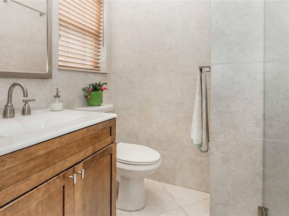 2535 Lincoln St, Hollywood FL 33020