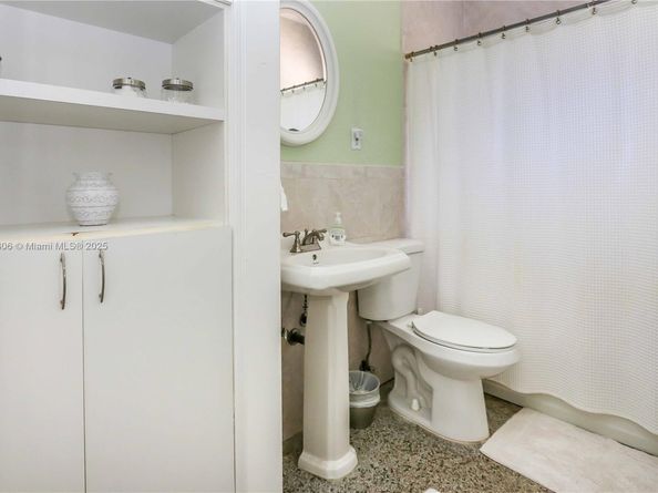 2535 Lincoln St, Hollywood FL 33020