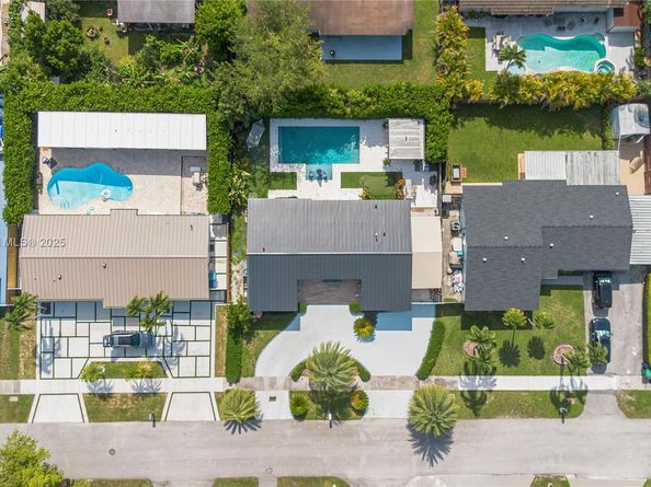 7302 SW 134th Pl, Miami FL 33183