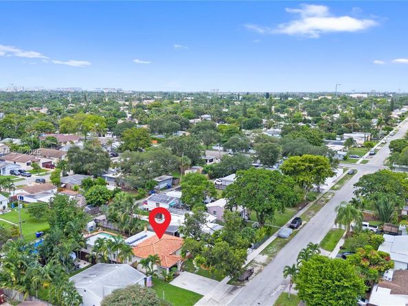 2631 Wilson St, Hollywood FL 33020