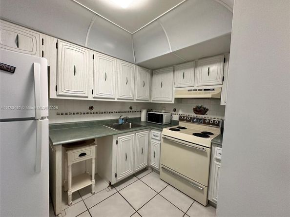 17800 Atlantic Blvd 509, Sunny Isles Beach FL 33160