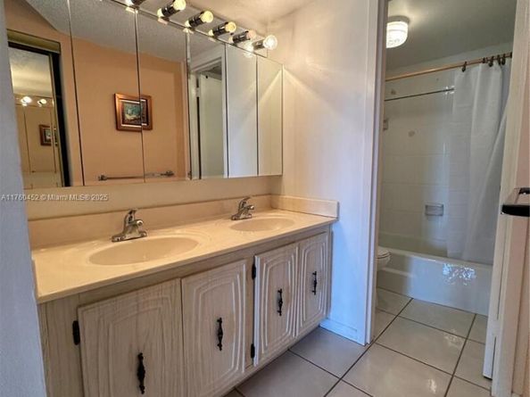 17800 Atlantic Blvd 509, Sunny Isles Beach FL 33160