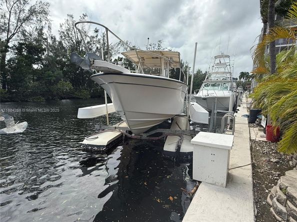 3660 NE 166th St 101 +40' Deeded Dock, North Miami Beach FL 33160