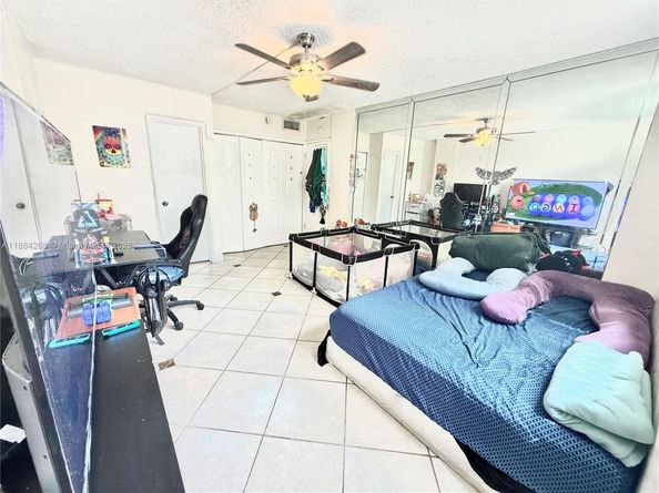 3660 NE 166th St 101 +40' Deeded Dock, North Miami Beach FL 33160