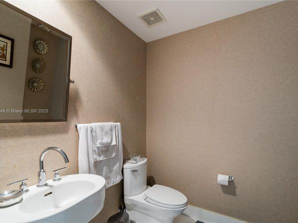 2950 NE 188th ST 504, Aventura FL 33180