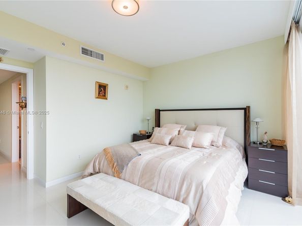 2950 NE 188th ST 504, Aventura FL 33180