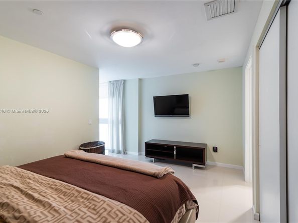 2950 NE 188th ST 504, Aventura FL 33180