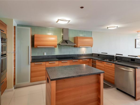 2950 NE 188th ST 504, Aventura FL 33180