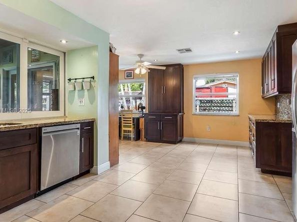 4903 SW 90th Ter, Cooper City FL 33328