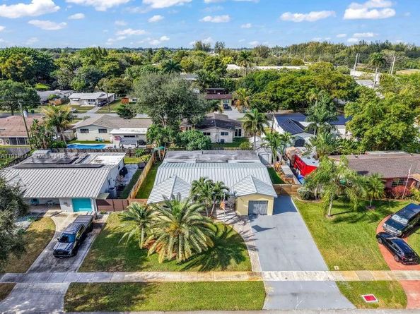 4903 SW 90th Ter, Cooper City FL 33328