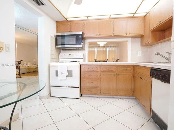 215 SE 3rd Ave 401D, Hallandale Beach FL 33009