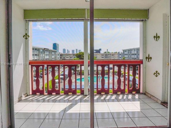 215 SE 3rd Ave 401D, Hallandale Beach FL 33009
