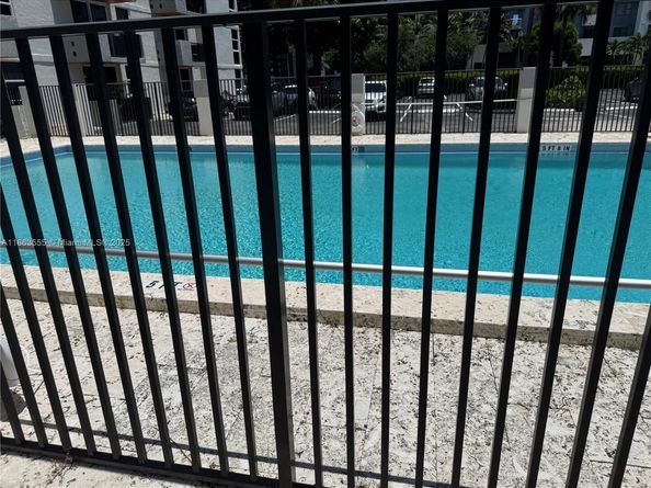 2075 NE 164th St 105, North Miami Beach FL 33162