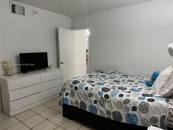 2075 NE 164th St 105, North Miami Beach FL 33162