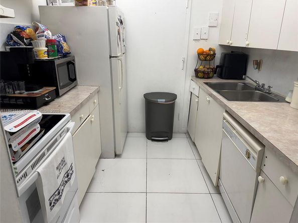 2075 NE 164th St 105, North Miami Beach FL 33162