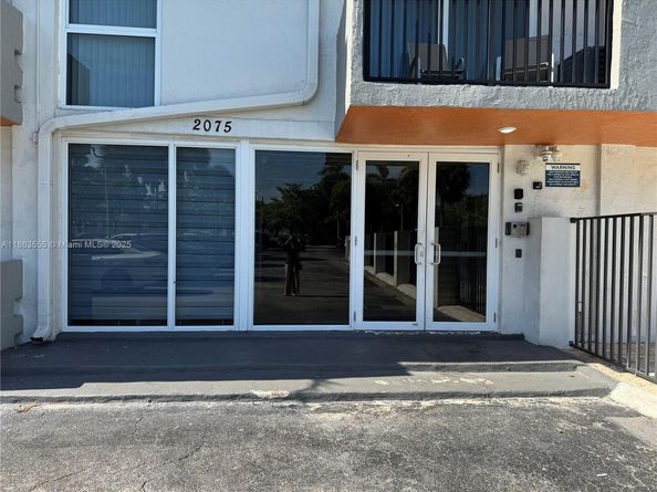 2075 NE 164th St 105, North Miami Beach FL 33162