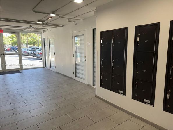 2075 NE 164th St 105, North Miami Beach FL 33162