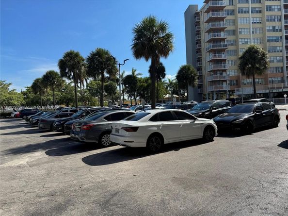 2075 NE 164th St 105, North Miami Beach FL 33162