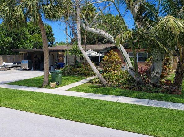 2048 SW 27th Ave, Fort Lauderdale FL 33312