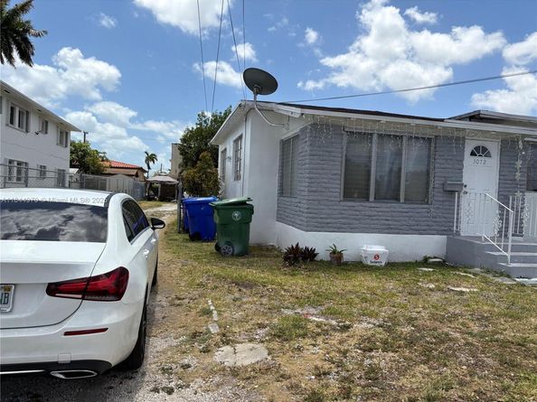 3072 SW 16th St, Miami FL 33145
