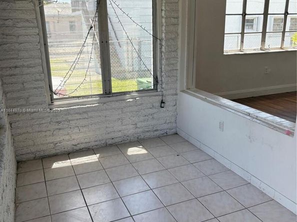 3072 SW 16th St, Miami FL 33145