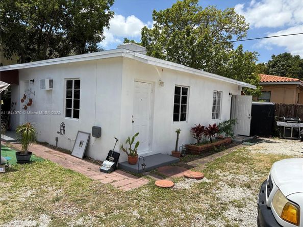 3072 SW 16th St, Miami FL 33145