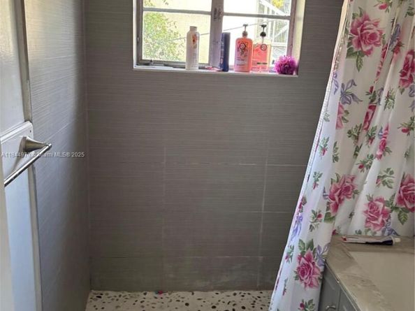 3072 SW 16th St, Miami FL 33145