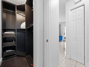 560 NE 161st St, Miami FL 33162