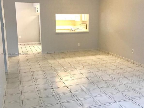 9810 Hammocks Blvd 202, Miami FL 33196