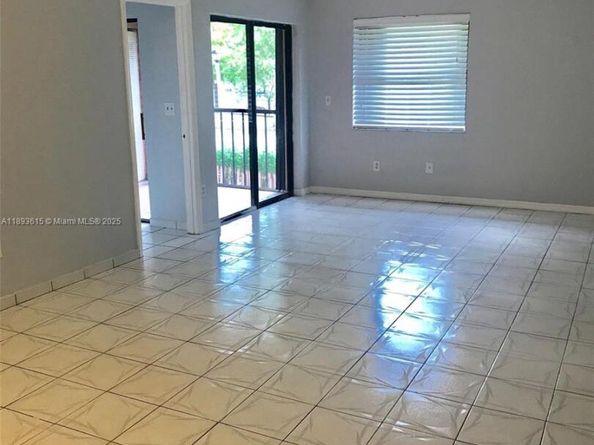 9810 Hammocks Blvd 202, Miami FL 33196
