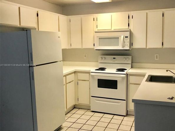9810 Hammocks Blvd 202, Miami FL 33196