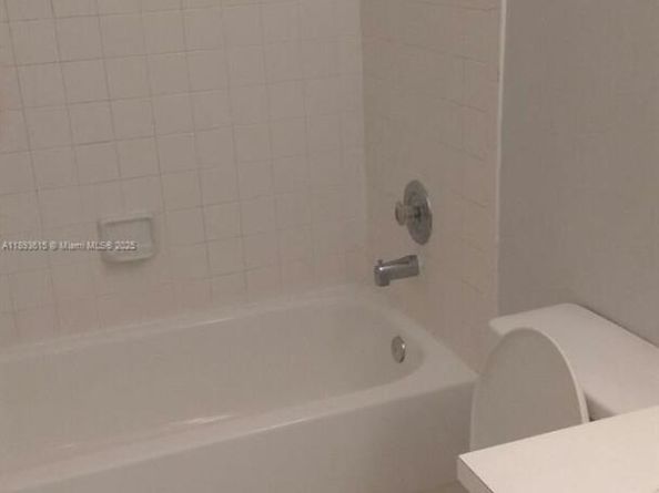 9810 Hammocks Blvd 202, Miami FL 33196