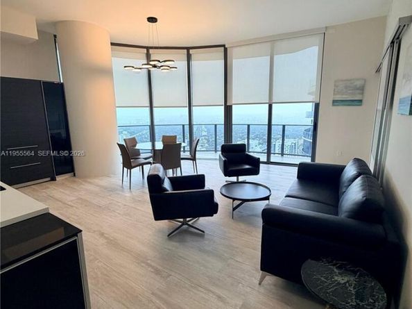 45 SW 9th St 4606, Miami FL 33130