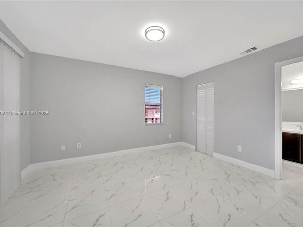 871 NE 207th Ter 4202, Miami FL 33179
