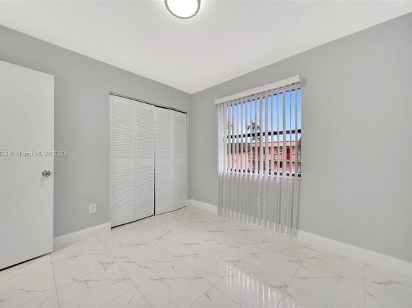 871 NE 207th Ter 4202, Miami FL 33179