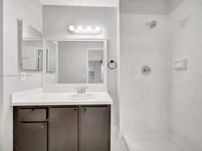 871 NE 207th Ter 4202, Miami FL 33179