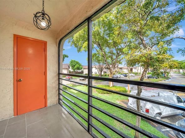 871 NE 207th Ter 4202, Miami FL 33179