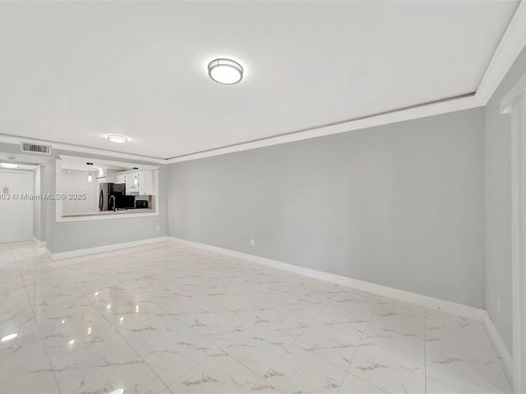 871 NE 207th Ter 4202, Miami FL 33179