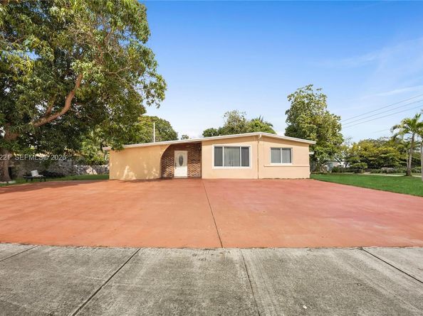 3920 SW 32nd Ave, West Park FL 33023