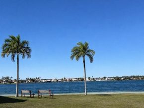 1045 NW 126th Pl, Miami FL 33182