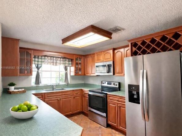 1045 NW 126th Pl, Miami FL 33182