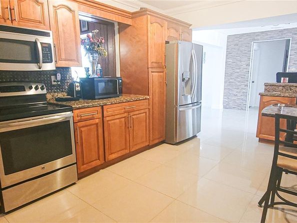 2649 Bahama Dr, Miramar FL 33023