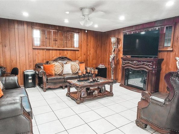 2649 Bahama Dr, Miramar FL 33023
