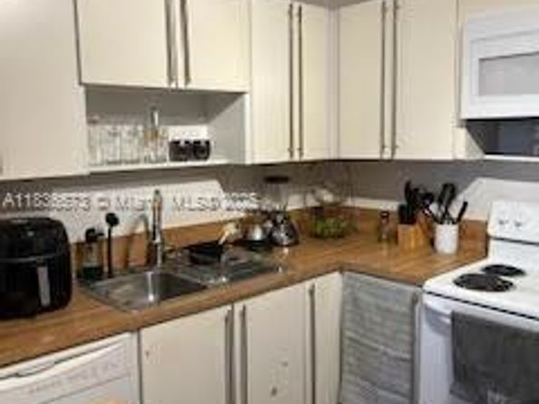 10441 Mahogany Key Cir 202, Miami FL 33196