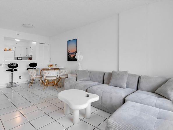 546 SW 1st St 603, Miami FL 33130