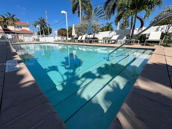 2361 SE 5th St, Pompano Beach FL 33062