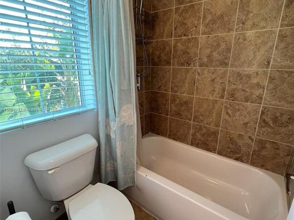 2361 SE 5th St, Pompano Beach FL 33062