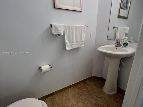 2361 SE 5th St, Pompano Beach FL 33062