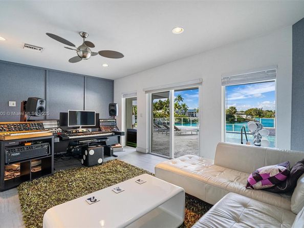 2091 NE 191st Dr, North Miami Beach FL 33179