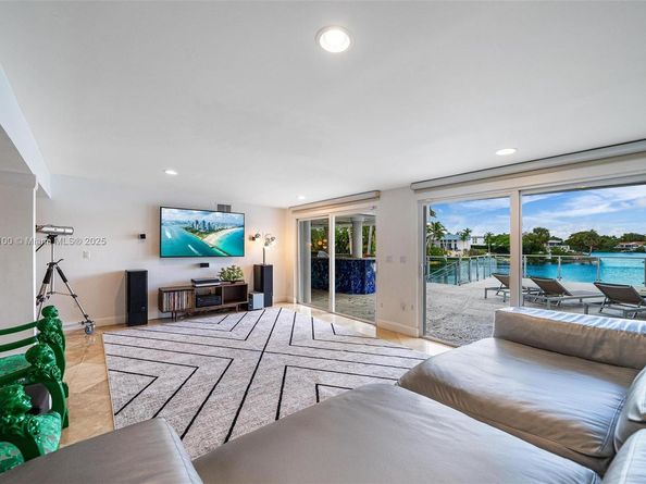 2091 NE 191st Dr, North Miami Beach FL 33179